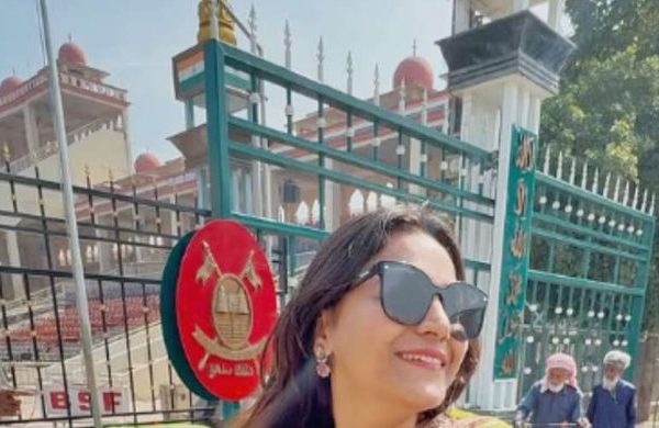নয়াদিল্লিতে পাকিস্তান হাই কমিশনের ইফতার পার্টিতে এক নারীকে নিয়ে তদন্তে পুলিশ নয়াদিল্লিতে পাকিস্তান হাই কমিশনের ইফতার পার্টিতে এক নারীকে নিয়ে তদন্তে পুলিশ